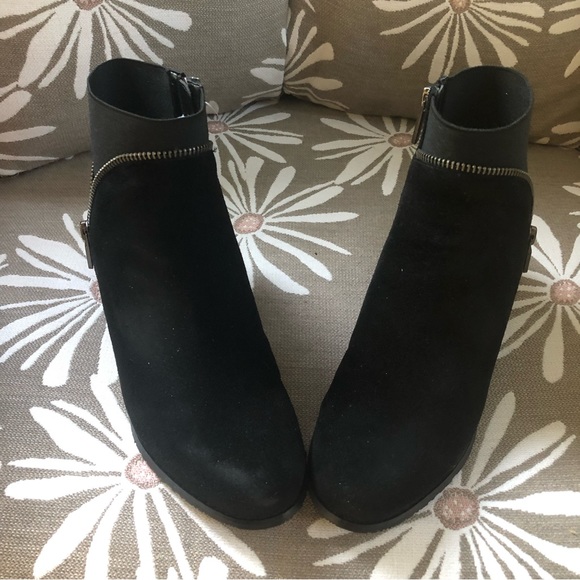 🖤 Suede Ankle Boot with Decorative Zipper Detail 🖤 - Picture 13 of 14